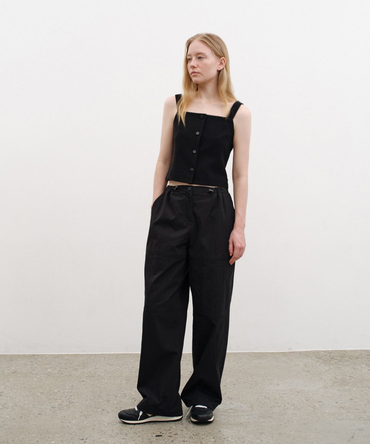 유라고(URAGO) Square button sleeveless top