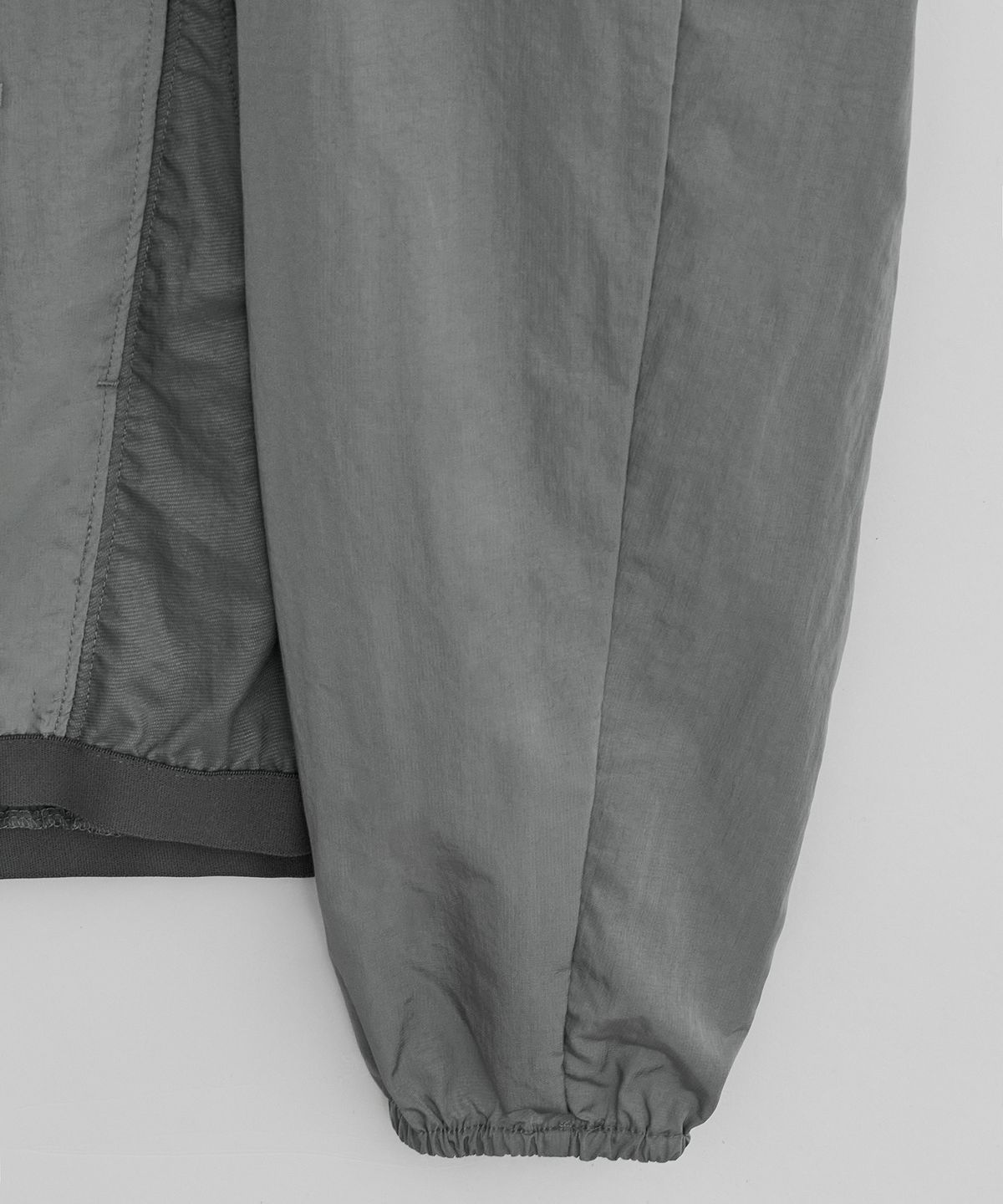 이이(EE) DETACHABLE WINDBREAKER GREY