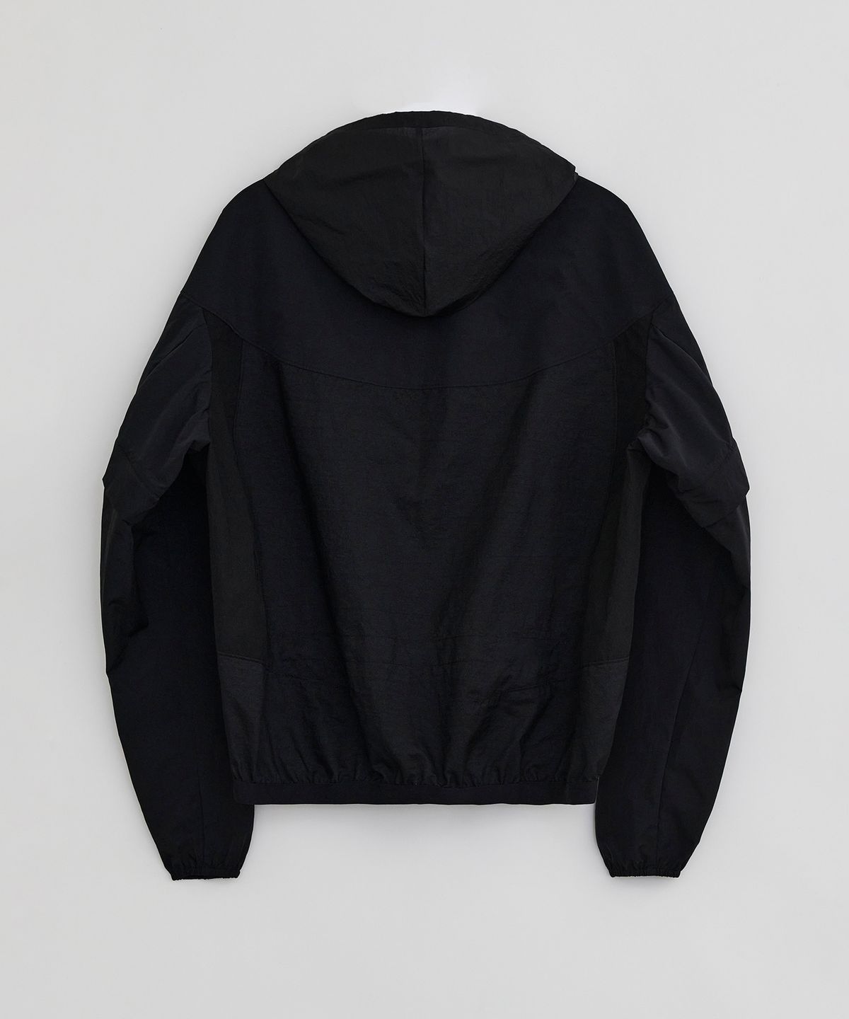 이이(EE) DETACHABLE WINDBREAKER BLACK