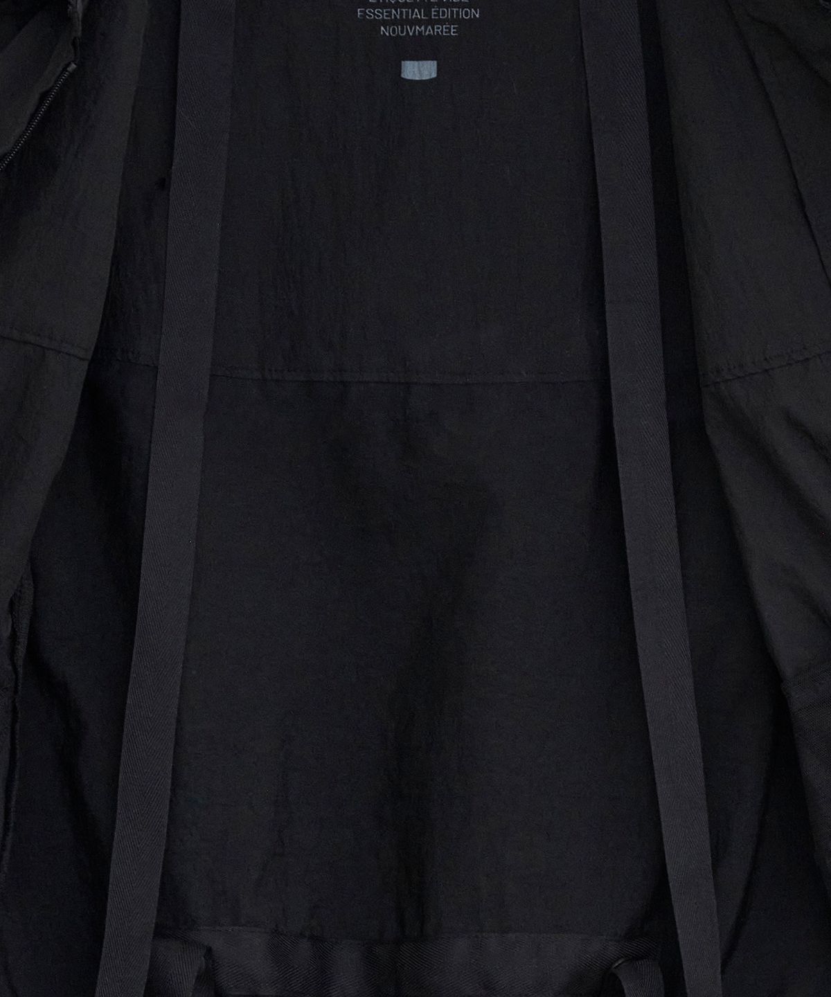 이이(EE) DETACHABLE WINDBREAKER BLACK