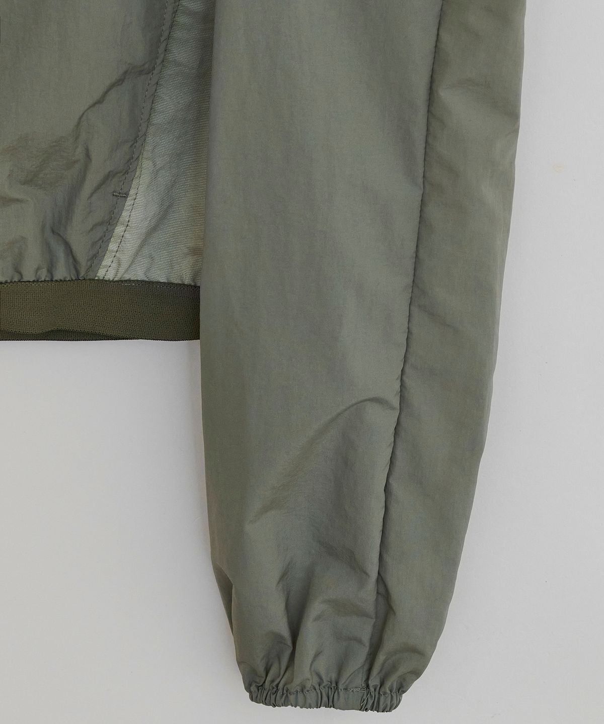 이이(EE) WOMENS DETACHABLE WINDBREAKER OLIVE