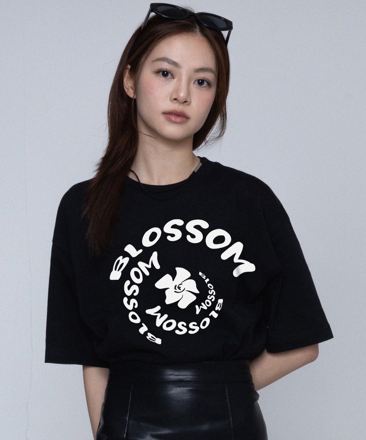 그레이버(GRAVER) [UNISEX]BLOSSOM 플라워 토네이도 반팔티_블랙