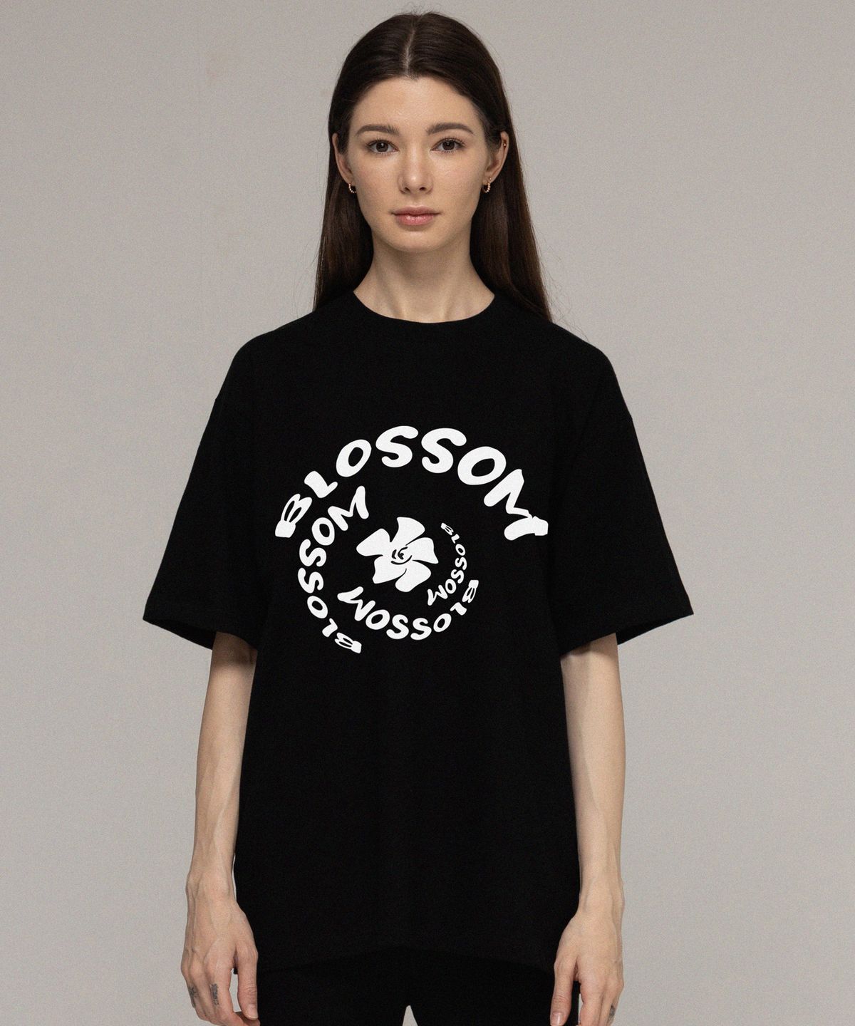 그레이버(GRAVER) [UNISEX]BLOSSOM 플라워 토네이도 반팔티_블랙