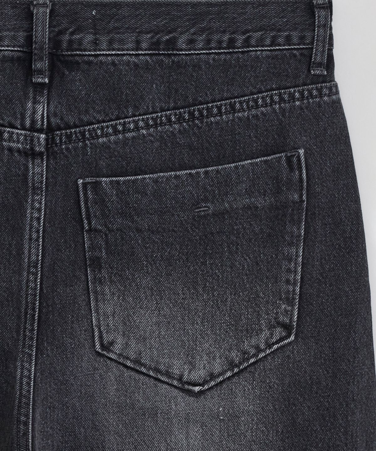 이이(EE) CURVED DENIM PANTS BLACK