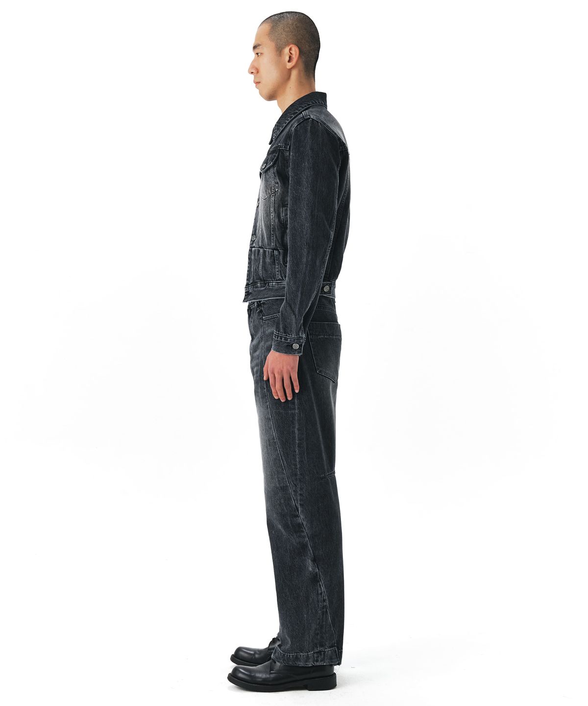 이이(EE) CURVED DENIM PANTS BLACK
