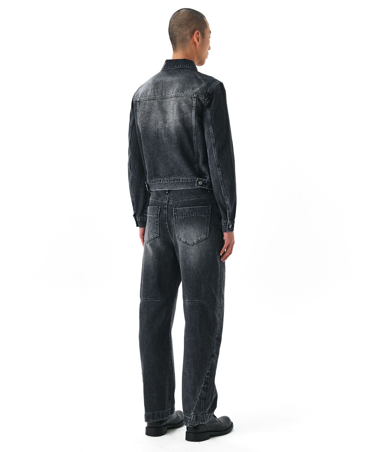이이(EE) CURVED DENIM PANTS BLACK