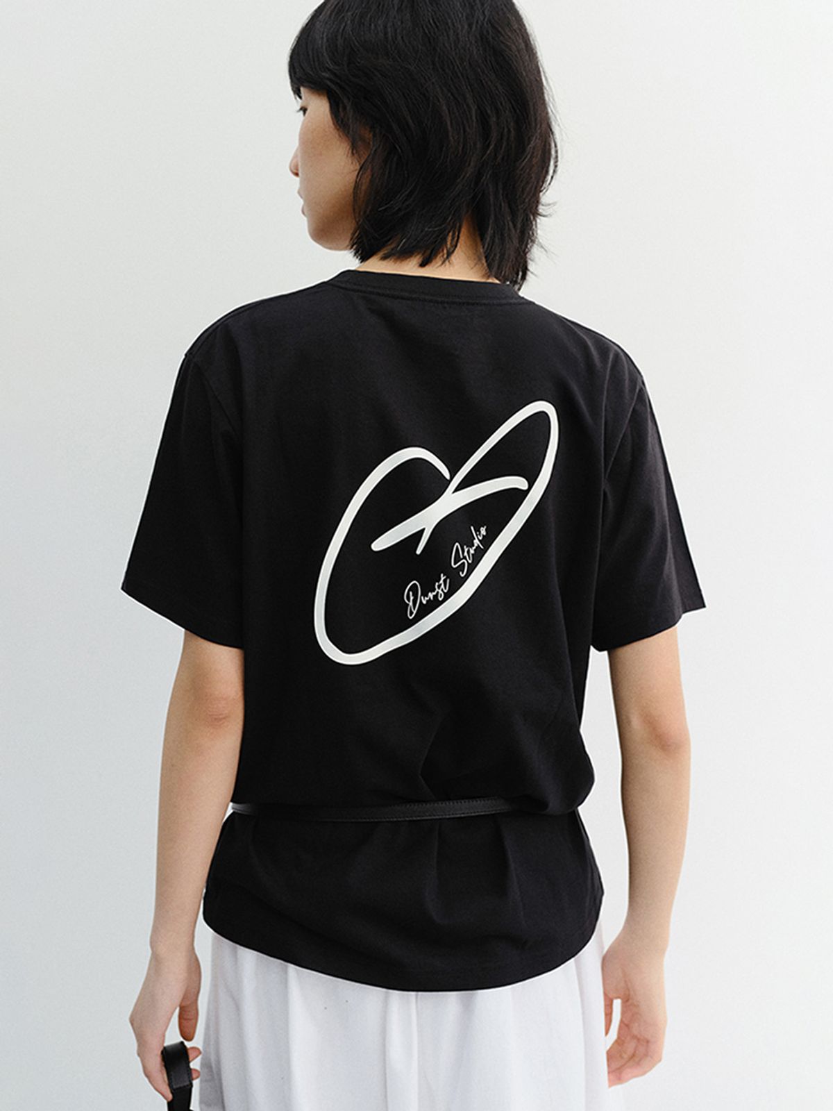 던스트(DUNST) UNISEX HEART D LOGO T-SHIRT_UDTS6B140_BLACK