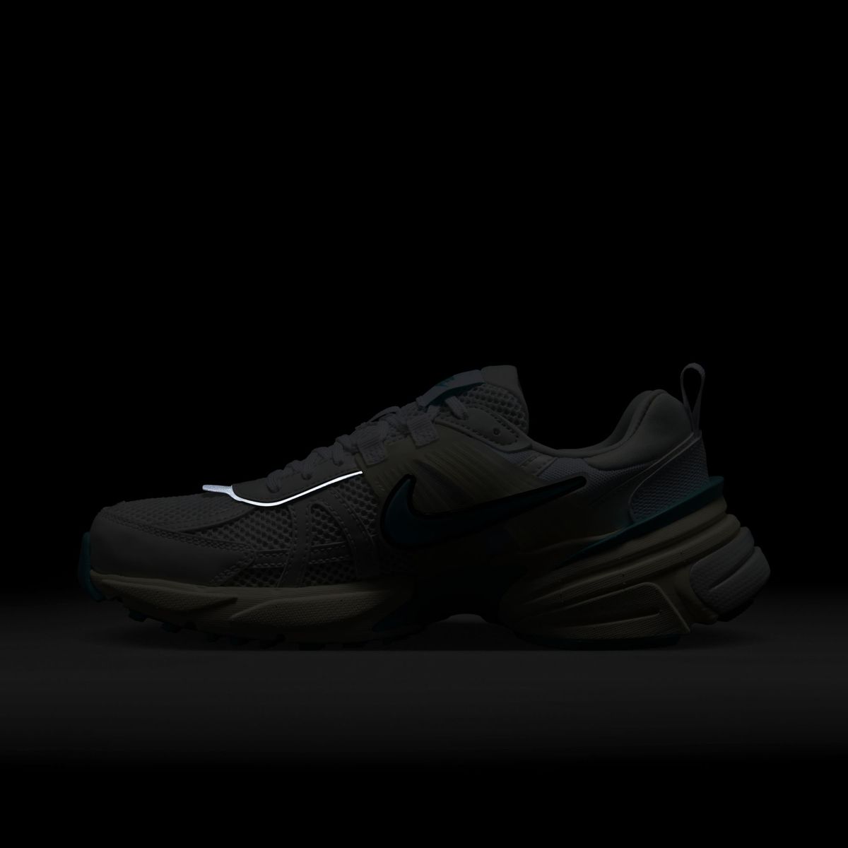 나이키(NIKE) V2K 런 W - 화이트:코코넛 밀크:서밋 화이트:더스티 캑터스 / FD0736-105