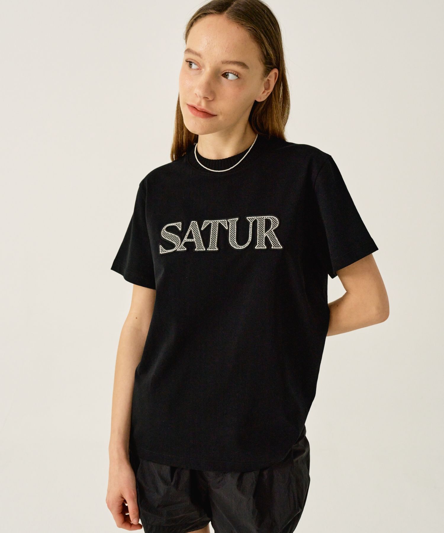 [韓国人気] SATUR★M's Logo Cross Stitch T-Shirt★半袖Tシャツ MUSINSA | SATUR Logo Cross Stitch Short-Sleeved T-Shirt