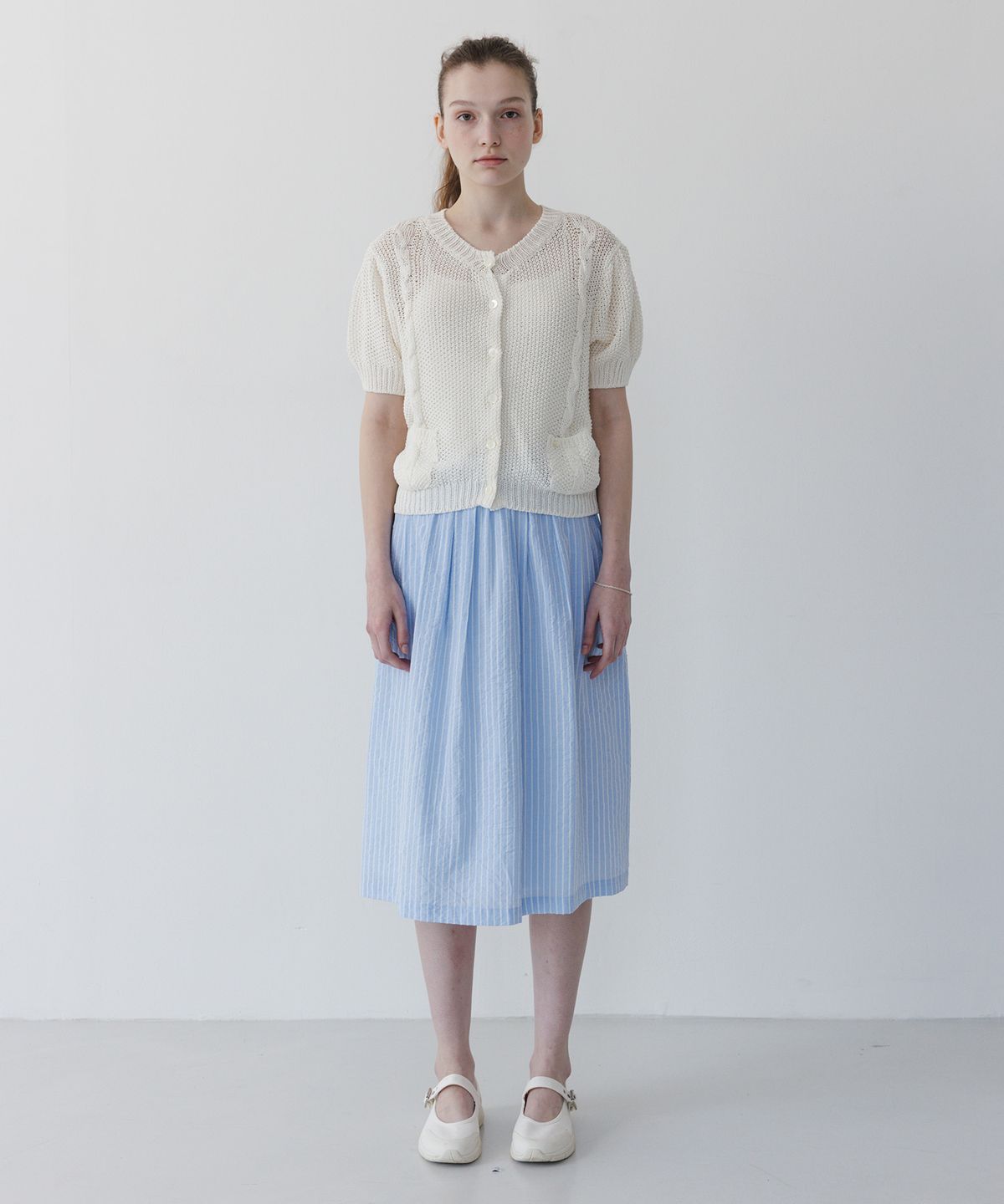 튜드먼트(TTUDEMENT) HALF SLEEVE CABLE CARDIGAN IVORY