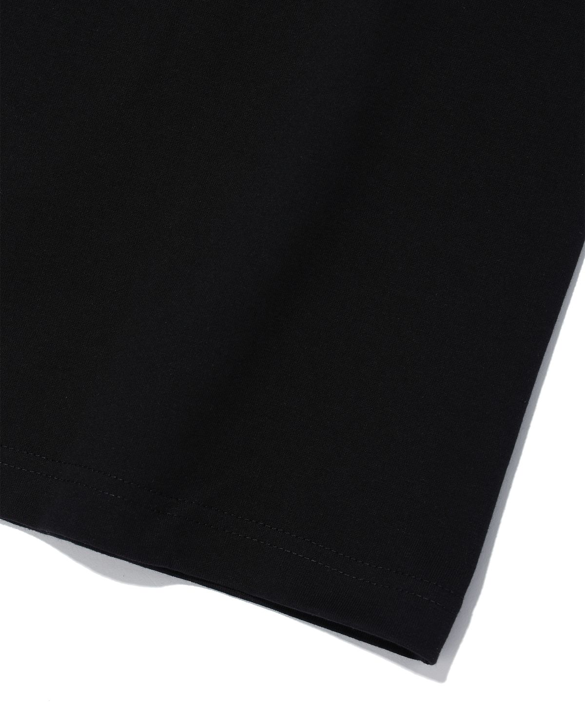이에이(IEY) DOT LOGO T-SHIRTS Black