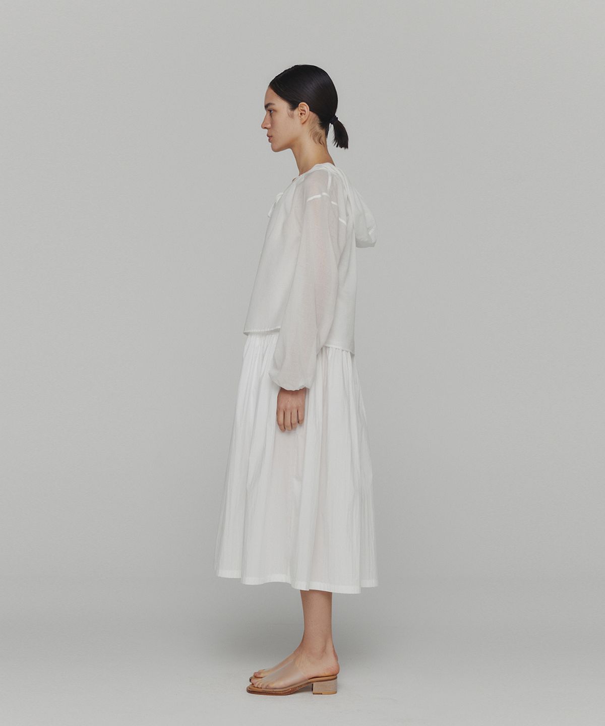 아모멘토(AMOMENTO) SHEER SHIRRING HOODED BLOUSE_WHITE