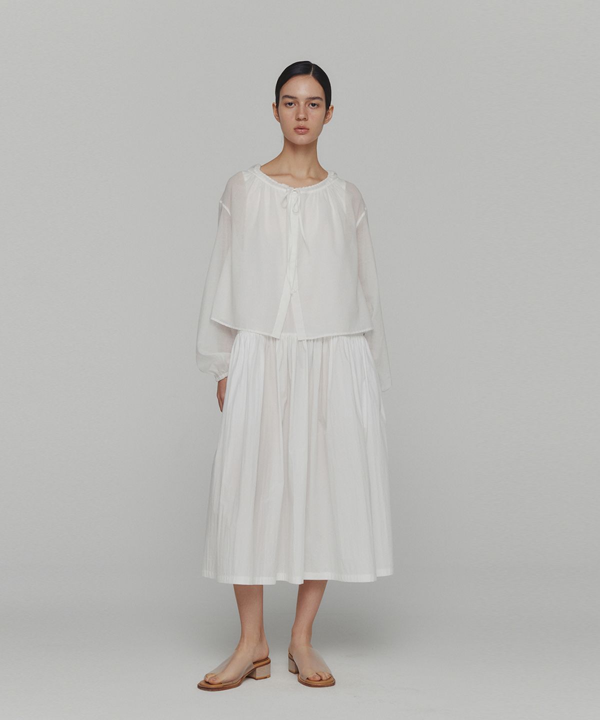 아모멘토(AMOMENTO) SHEER SHIRRING HOODED BLOUSE_WHITE