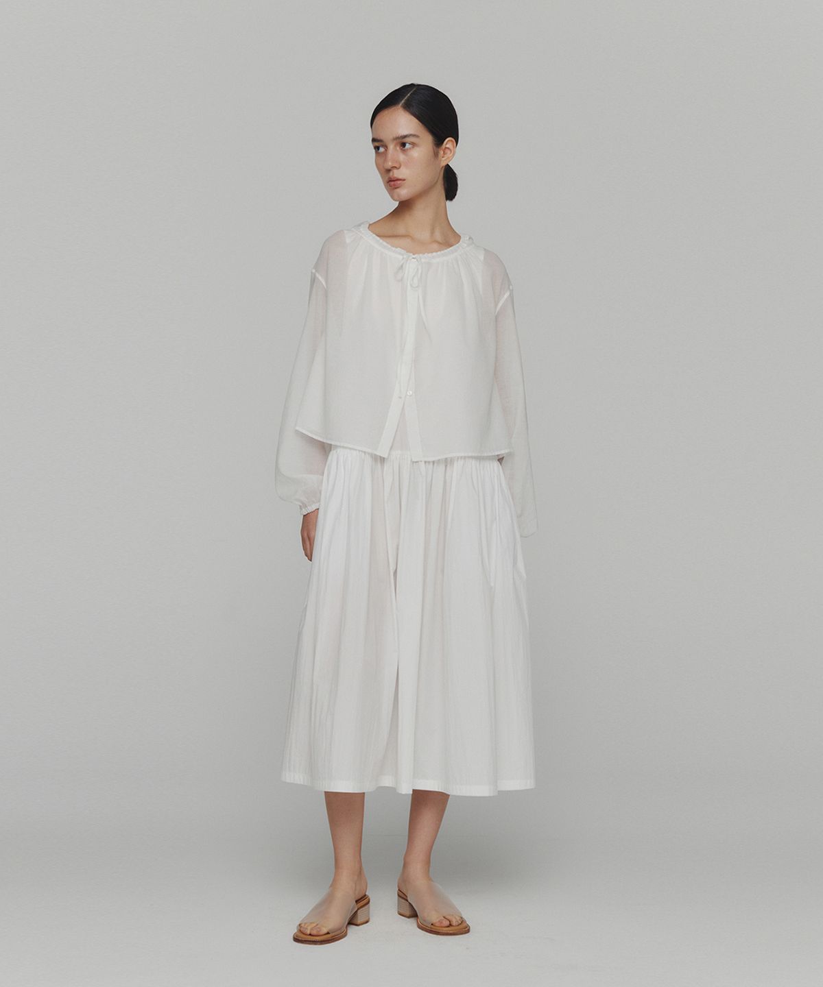 아모멘토(AMOMENTO) SHEER SHIRRING HOODED BLOUSE_WHITE