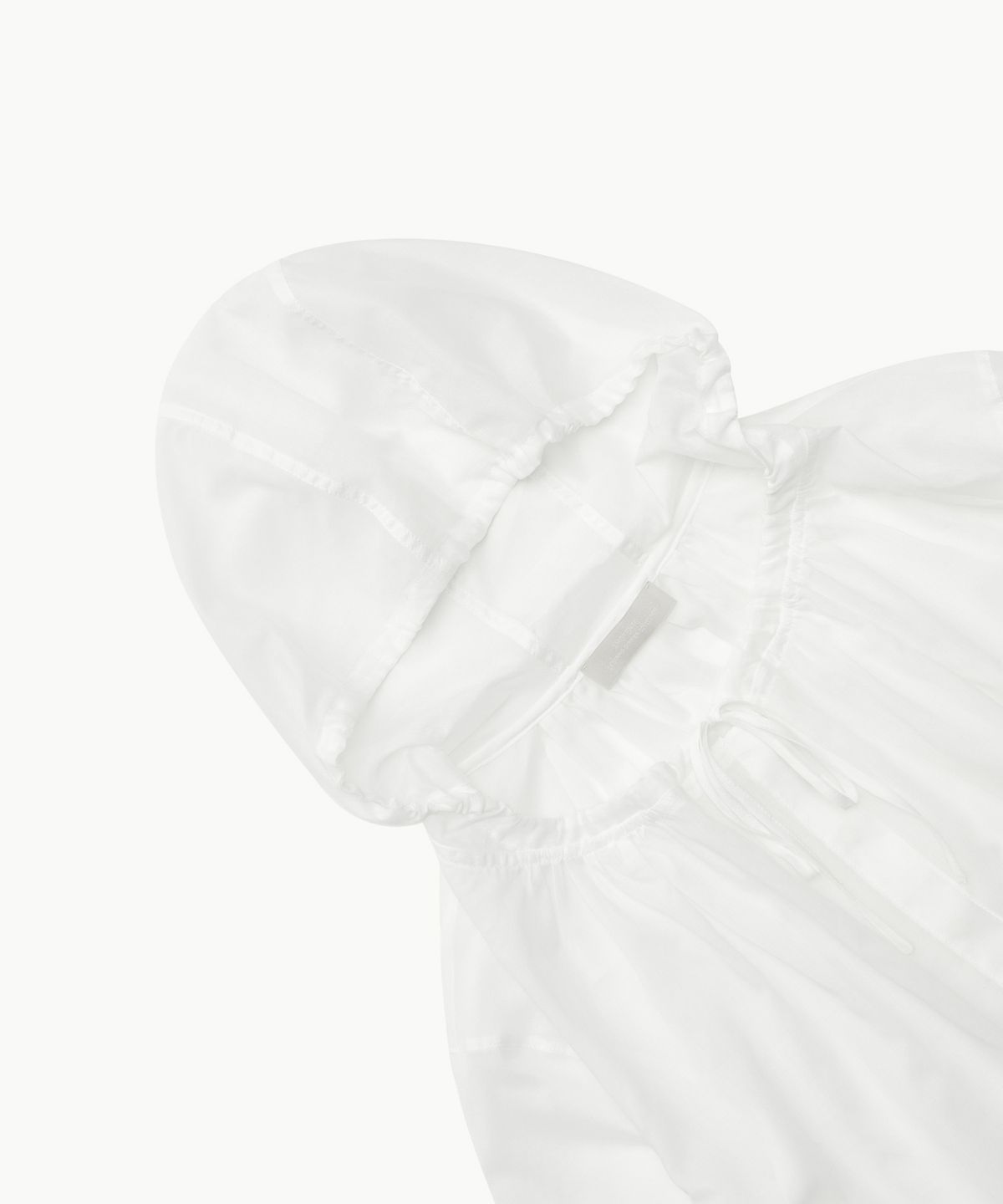아모멘토(AMOMENTO) SHEER SHIRRING HOODED BLOUSE_WHITE