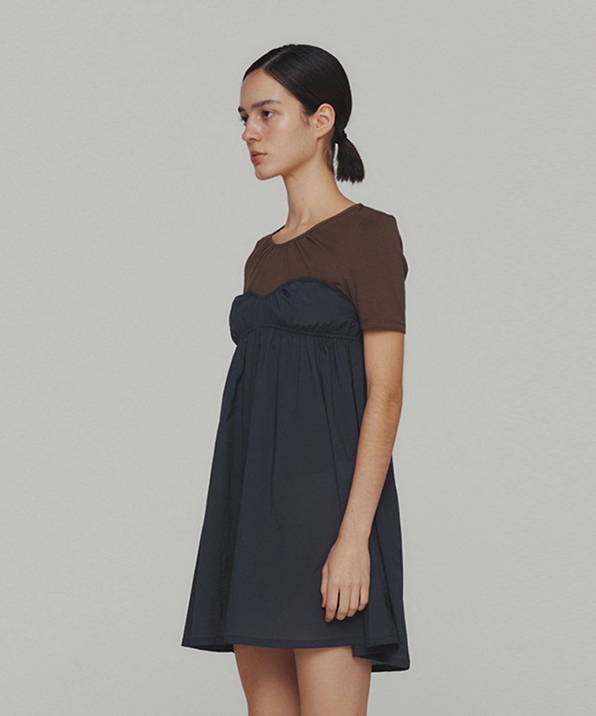 아모멘토(AMOMENTO) NECK SHIRRING SHORT SLEEVE TOP_BROWN