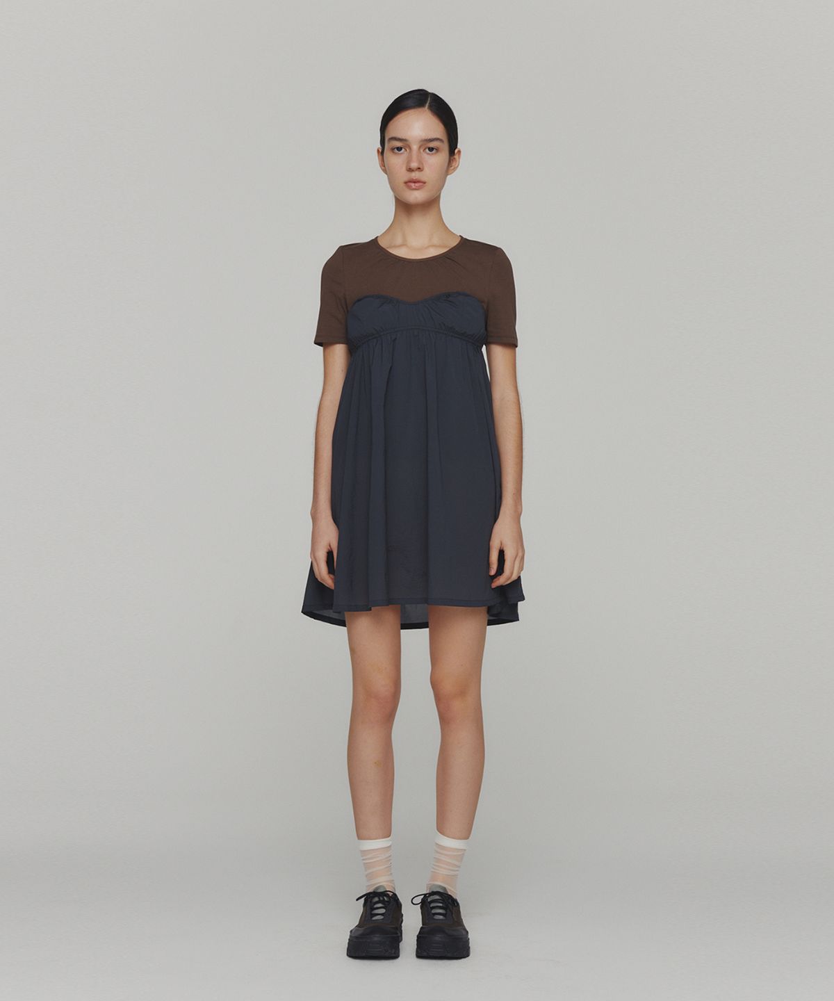 아모멘토(AMOMENTO) NECK SHIRRING SHORT SLEEVE TOP_BROWN