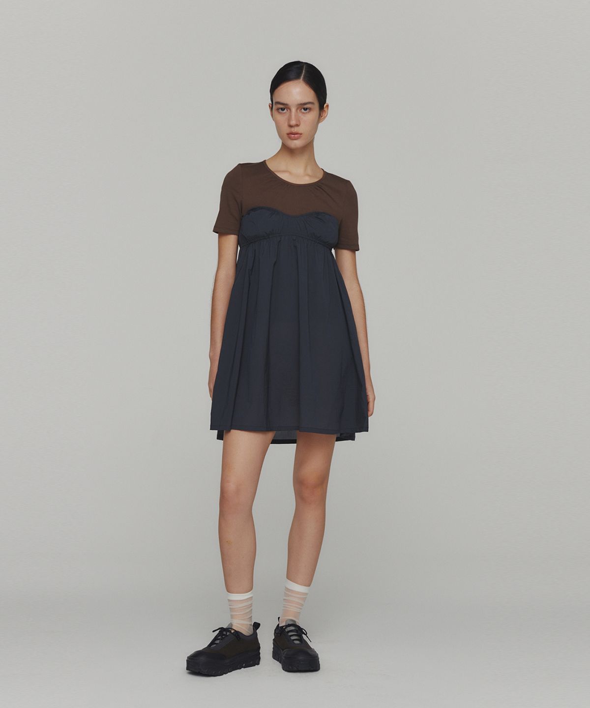 아모멘토(AMOMENTO) NECK SHIRRING SHORT SLEEVE TOP_BROWN