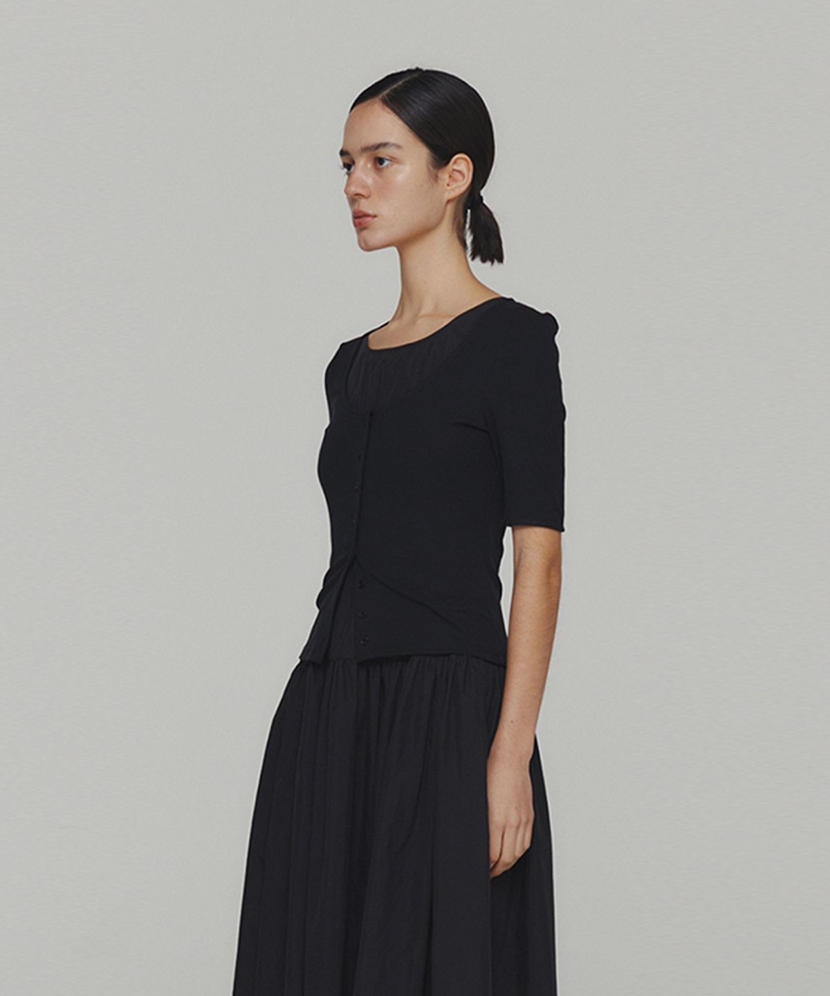 아모멘토(AMOMENTO) RIBBED BUTTON CARDIGAN TOP SET_BLACK