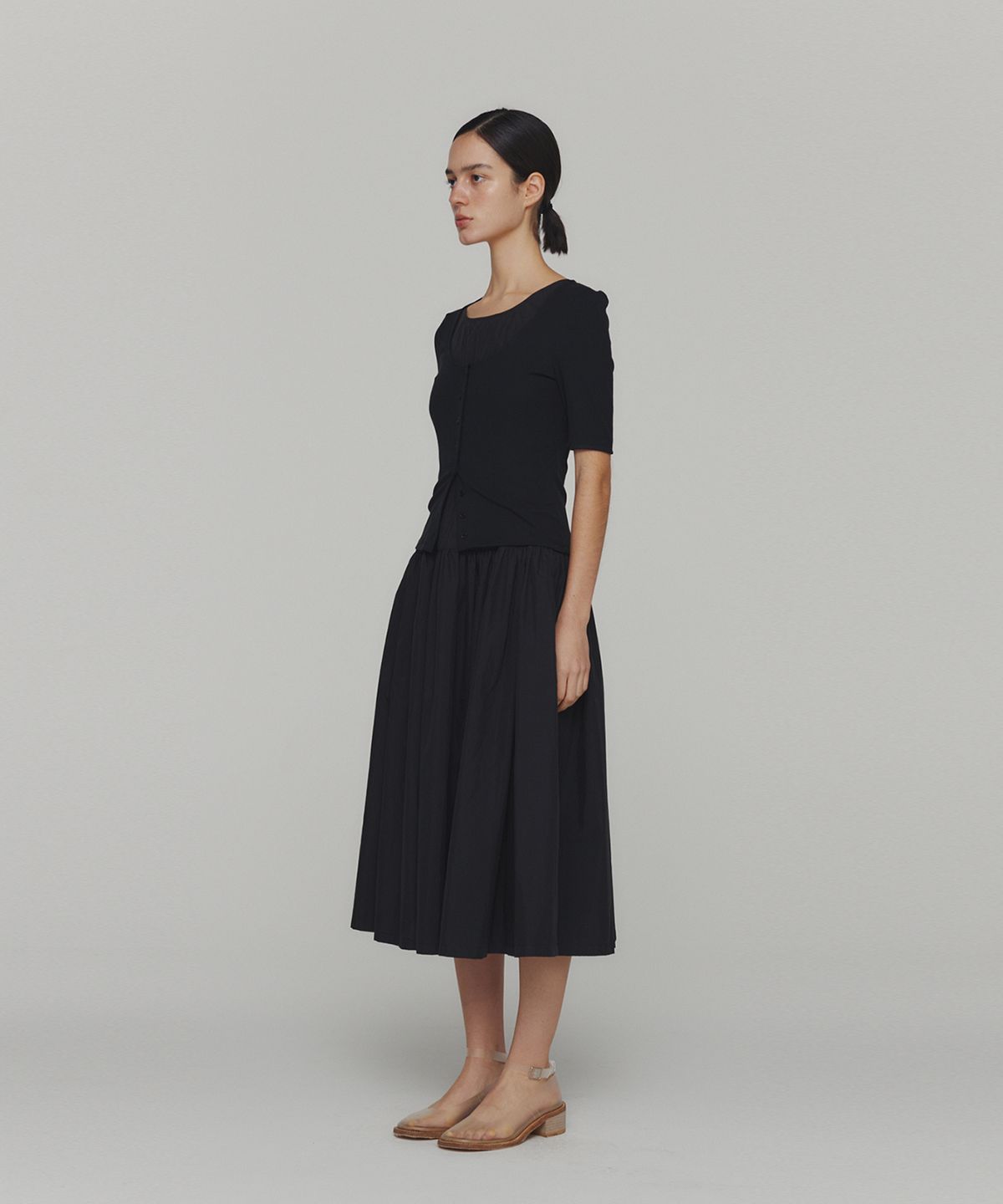 아모멘토(AMOMENTO) RIBBED BUTTON CARDIGAN TOP SET_BLACK