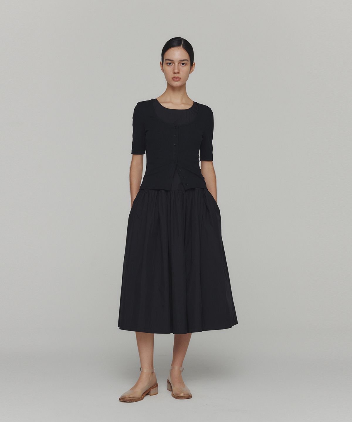 아모멘토(AMOMENTO) RIBBED BUTTON CARDIGAN TOP SET_BLACK