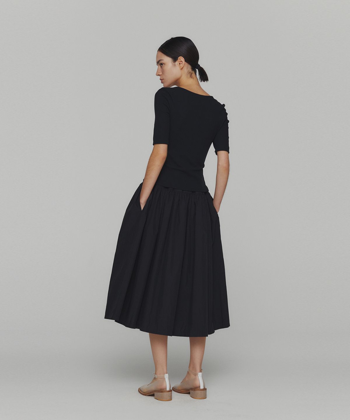 아모멘토(AMOMENTO) RIBBED BUTTON CARDIGAN TOP SET_BLACK