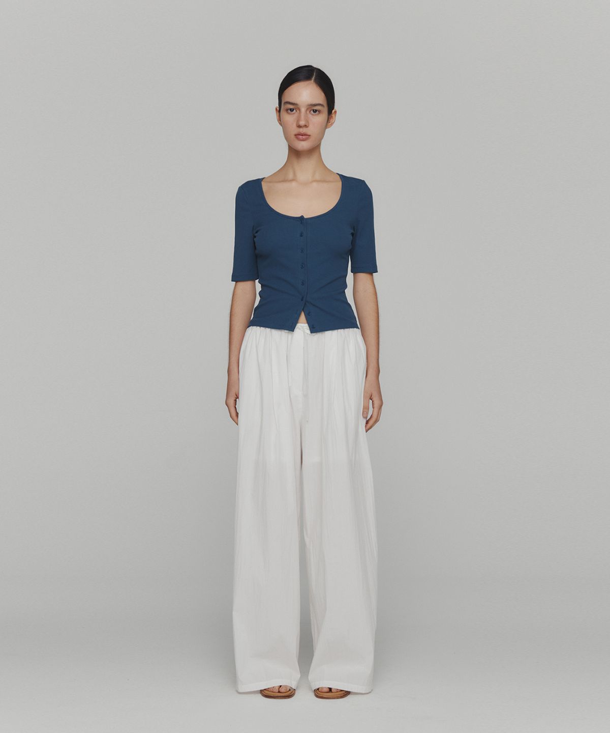 아모멘토(AMOMENTO) RIBBED BUTTON CARDIGAN TOP SET_BLUE