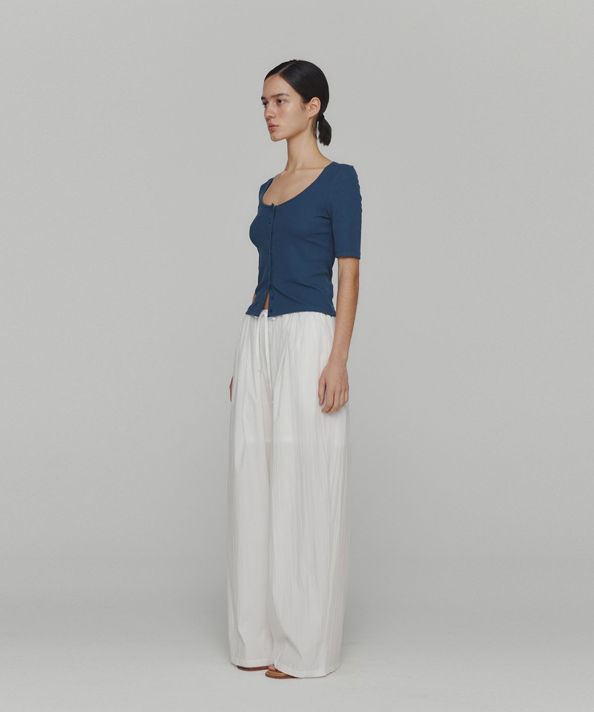 아모멘토(AMOMENTO) RIBBED BUTTON CARDIGAN TOP SET_BLUE