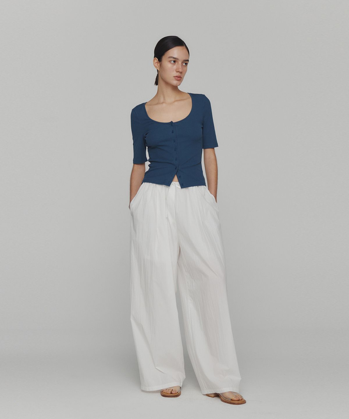 아모멘토(AMOMENTO) RIBBED BUTTON CARDIGAN TOP SET_BLUE