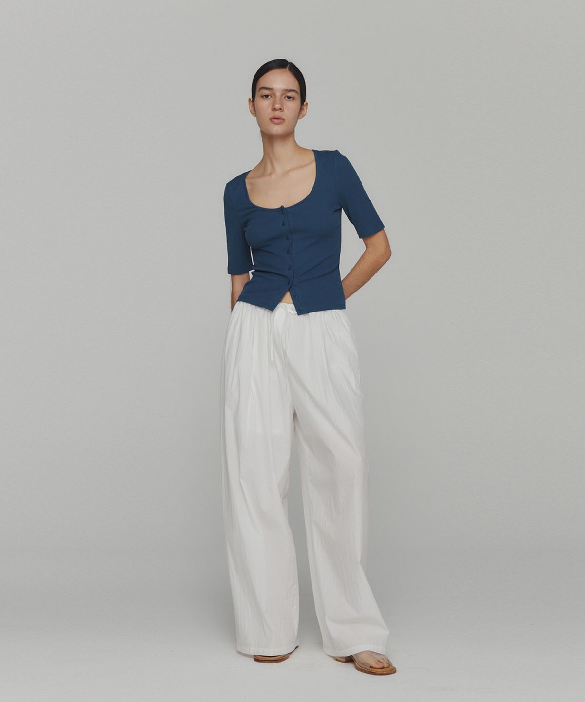 아모멘토(AMOMENTO) RIBBED BUTTON CARDIGAN TOP SET_BLUE
