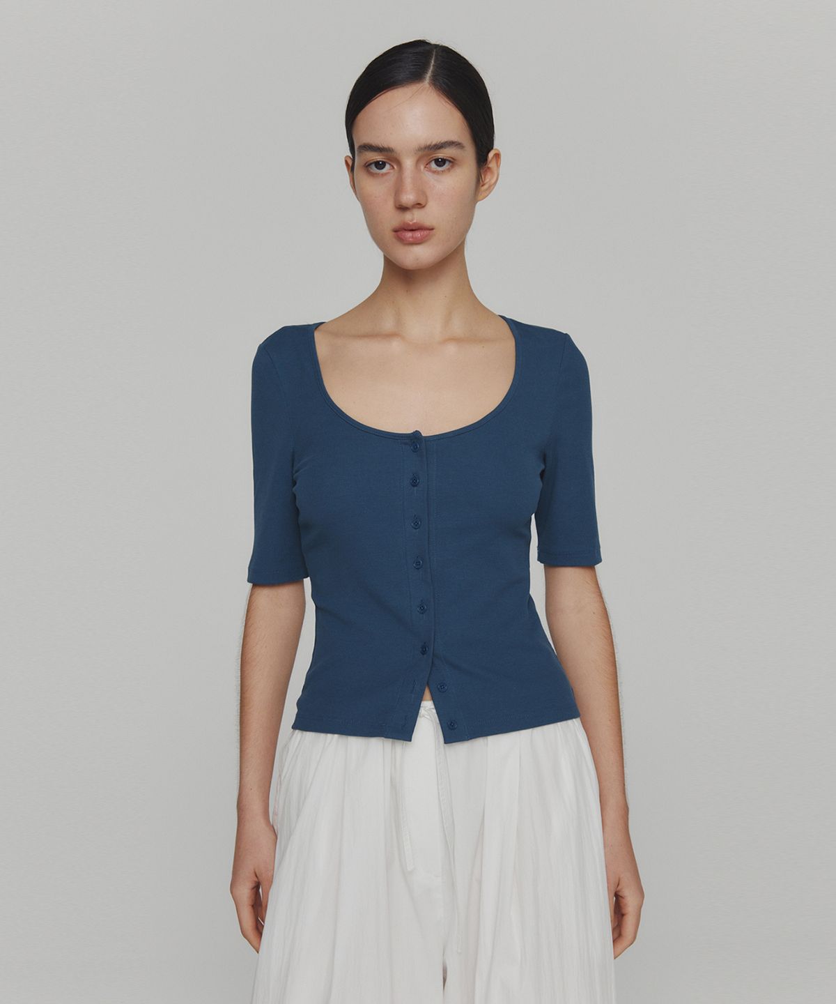 아모멘토(AMOMENTO) RIBBED BUTTON CARDIGAN TOP SET_BLUE