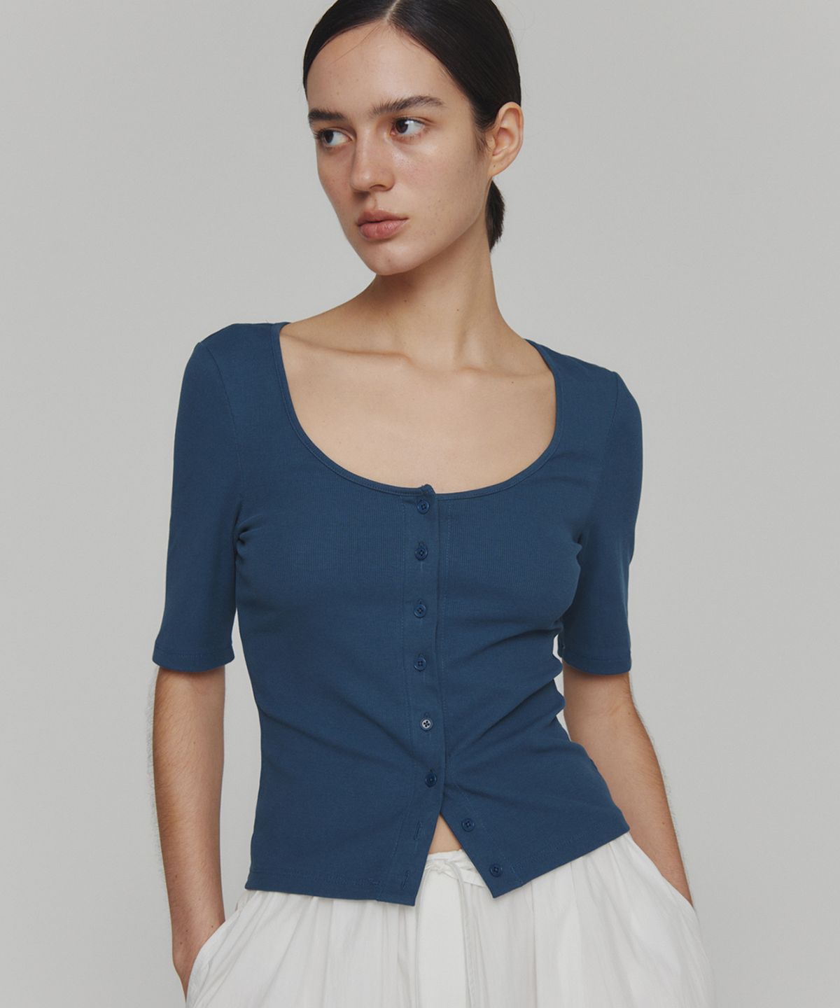 아모멘토(AMOMENTO) RIBBED BUTTON CARDIGAN TOP SET_BLUE