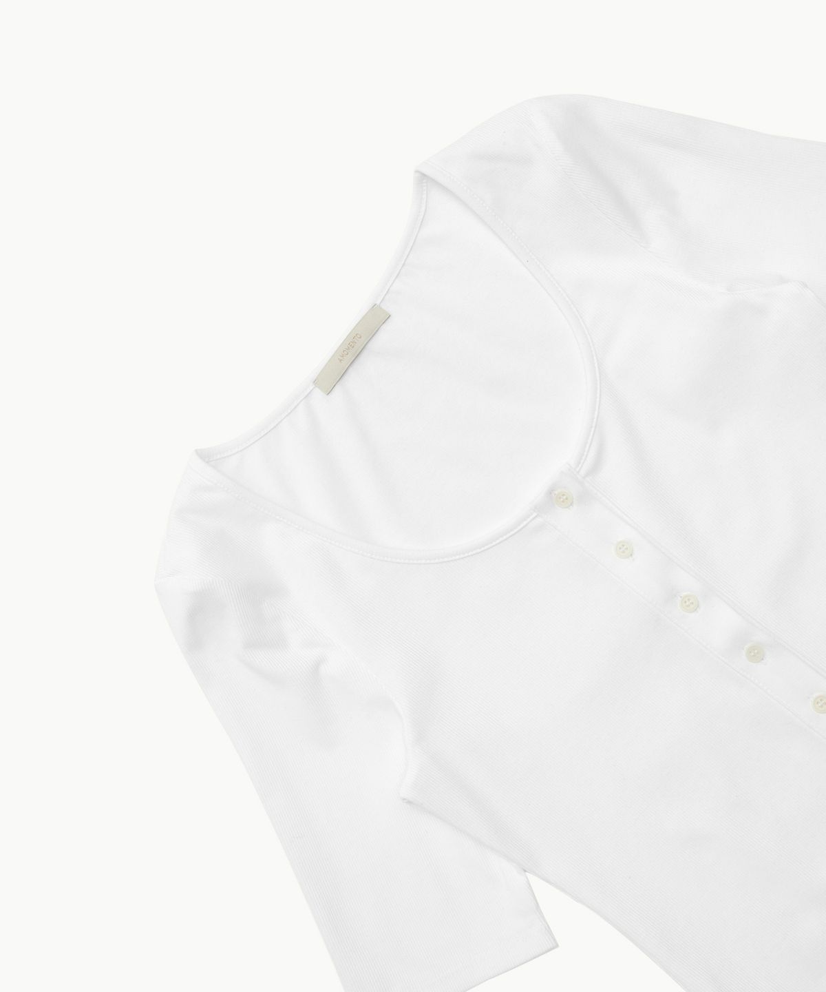 아모멘토(AMOMENTO) RIBBED BUTTON CARDIGAN TOP SET_WHITE