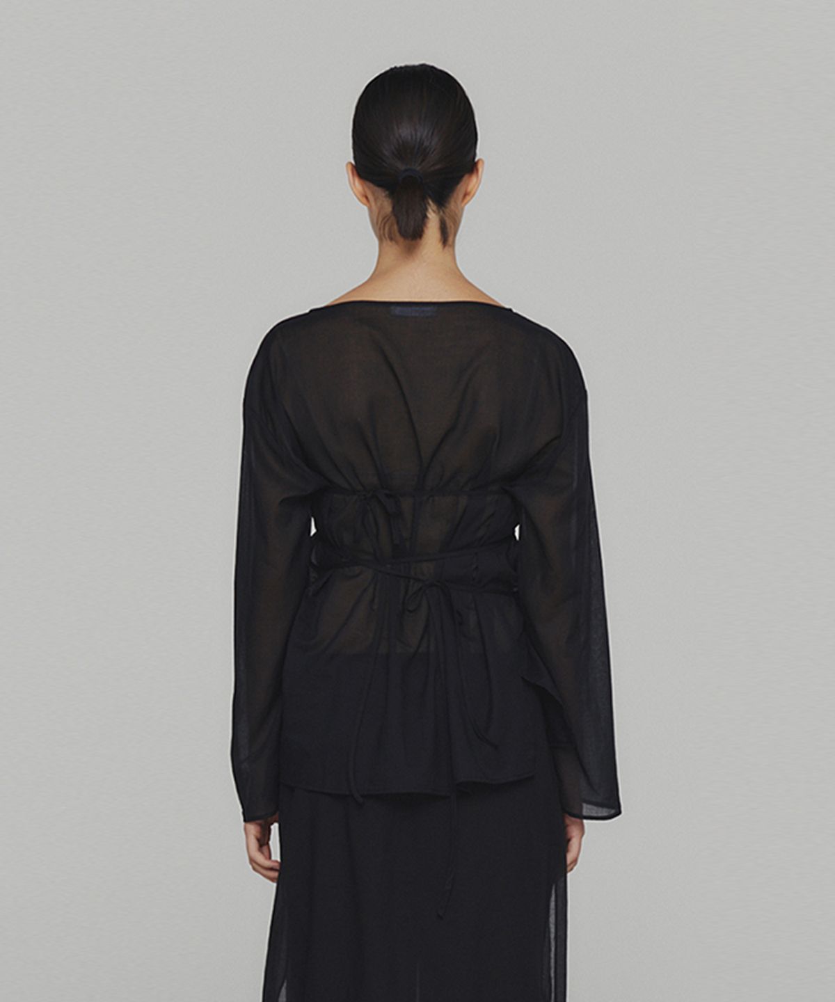 아모멘토(AMOMENTO) SHEER COTTON DRAWSTRING TOP_BLACK