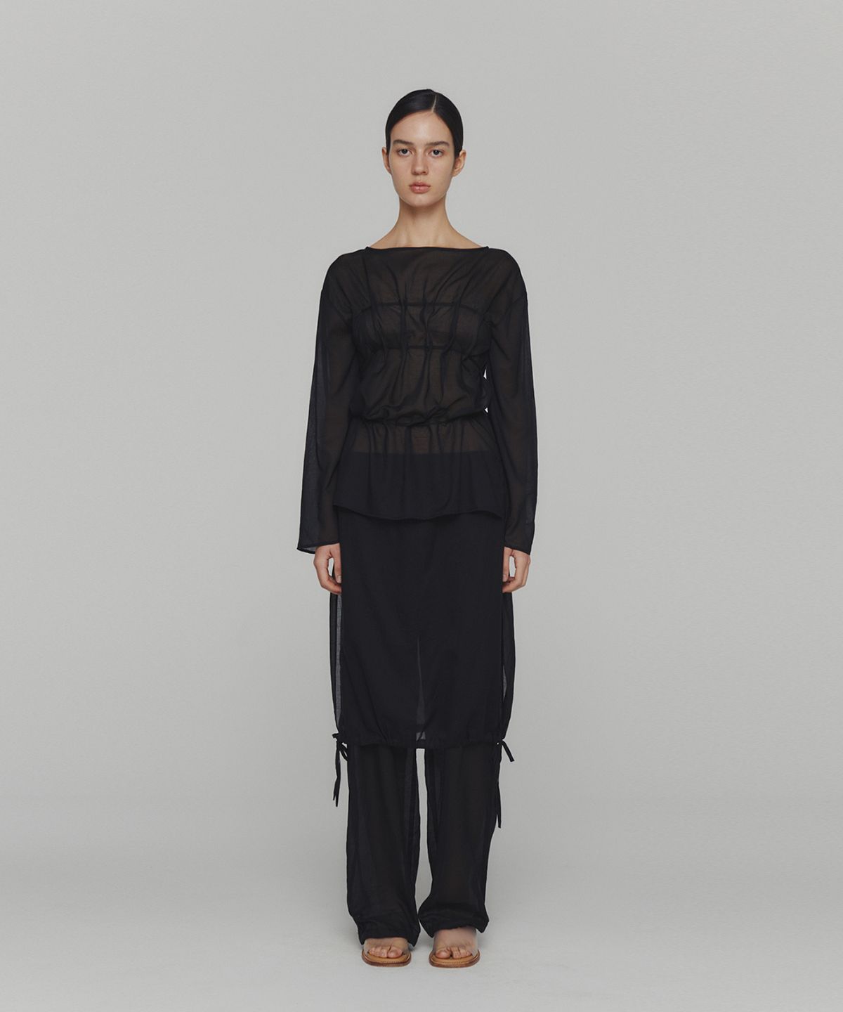 아모멘토(AMOMENTO) SHEER COTTON DRAWSTRING TOP_BLACK