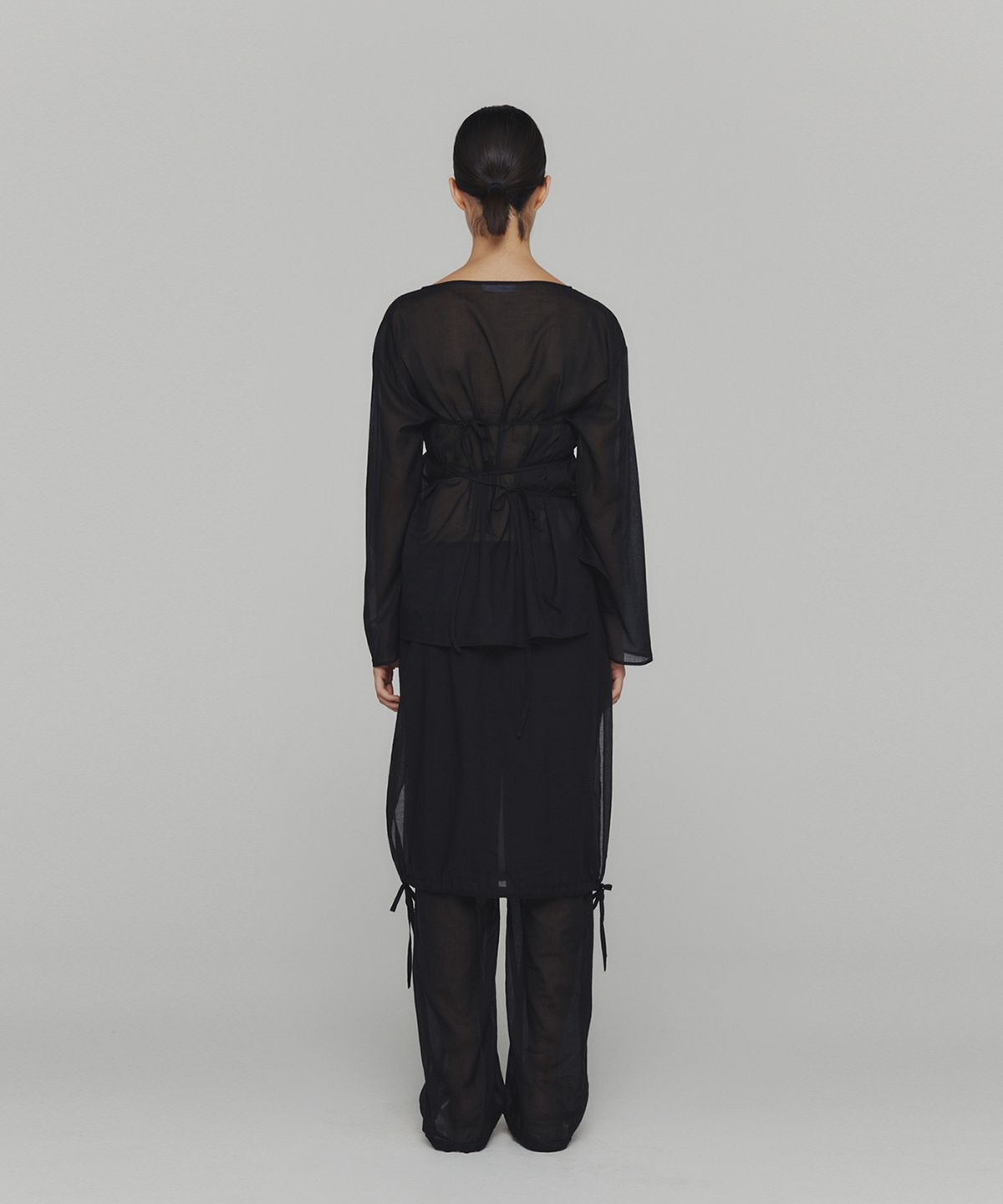 아모멘토(AMOMENTO) SHEER COTTON DRAWSTRING TOP_BLACK