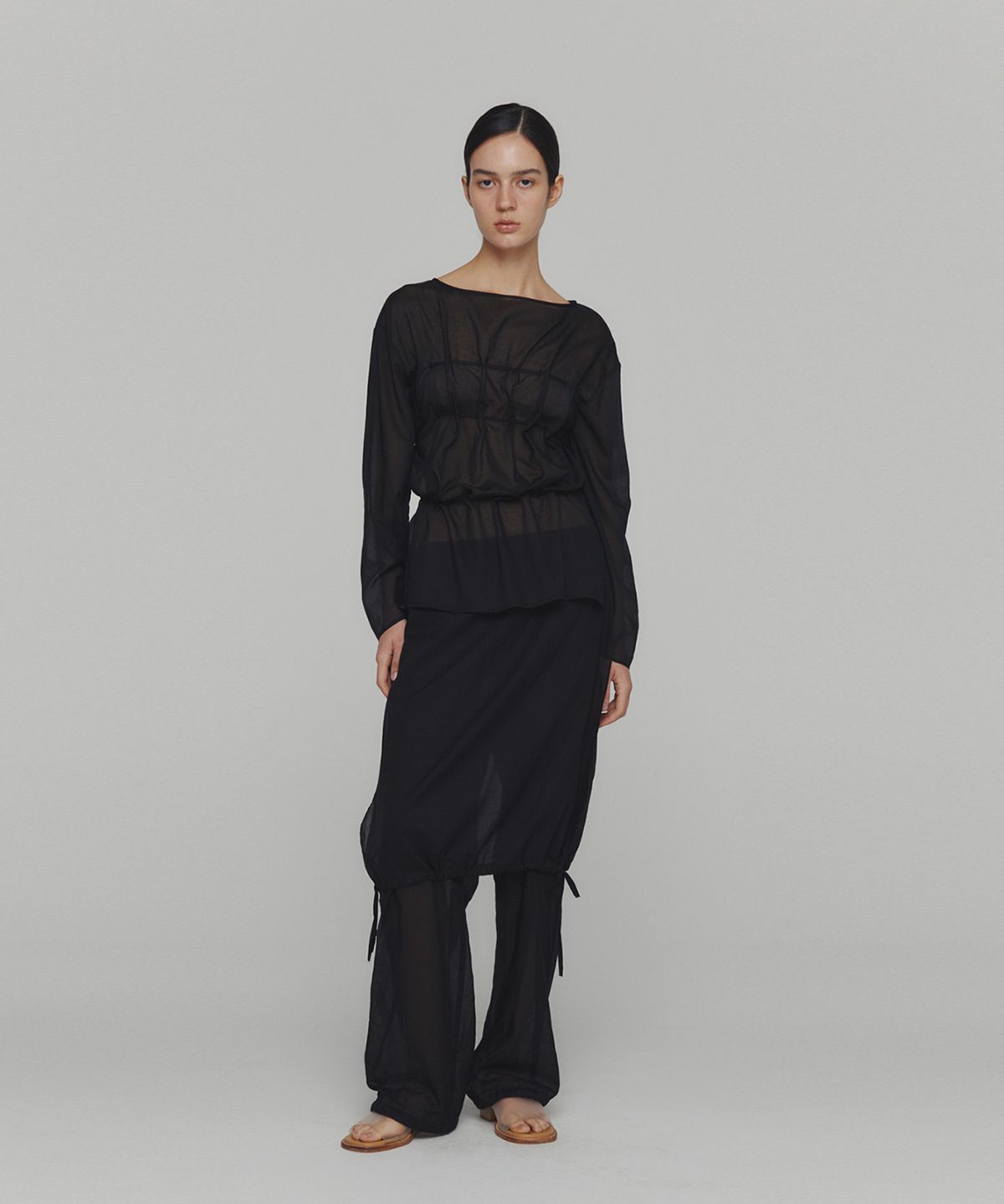 아모멘토(AMOMENTO) SHEER COTTON DRAWSTRING TOP_BLACK