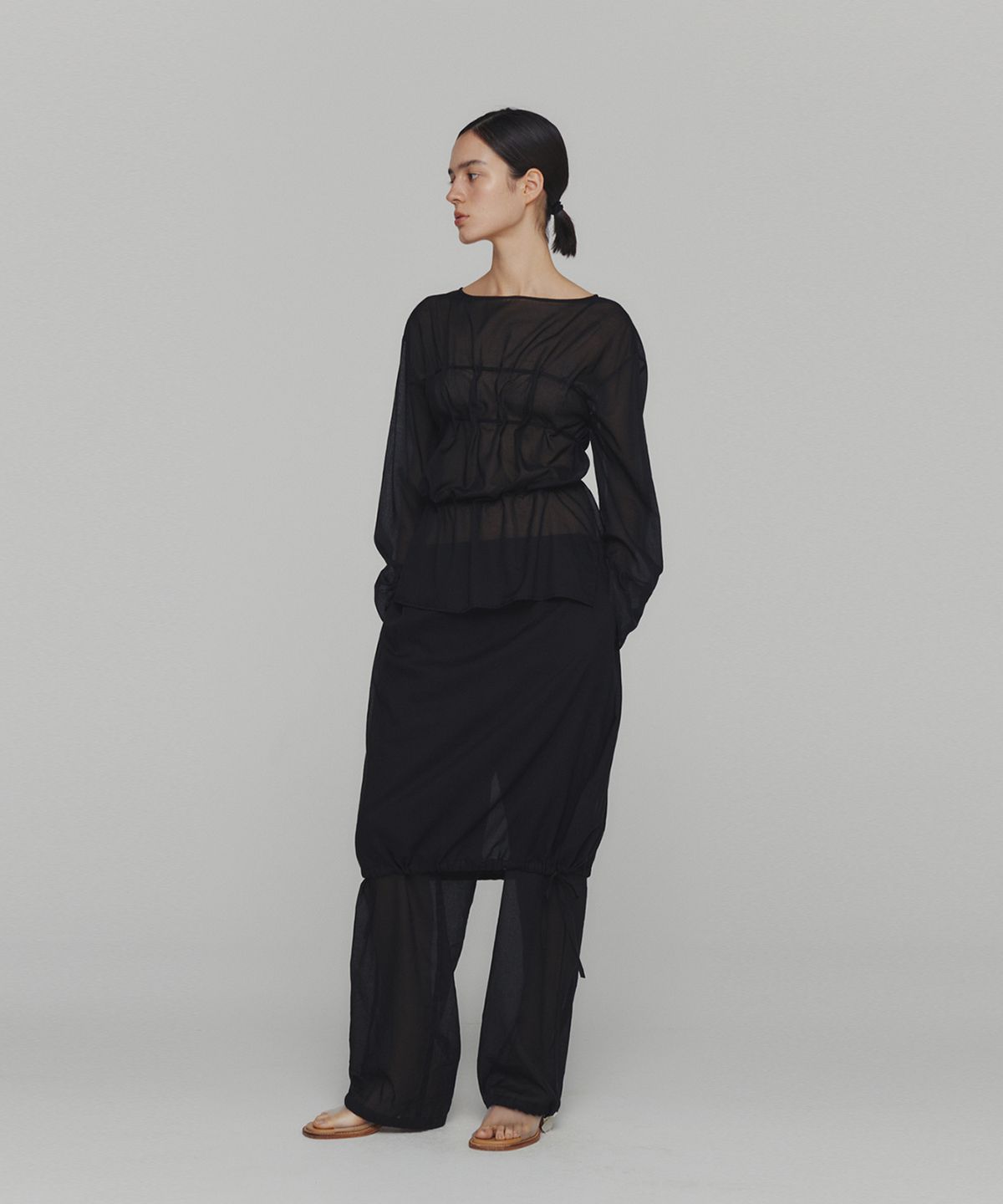 아모멘토(AMOMENTO) SHEER COTTON DRAWSTRING TOP_BLACK