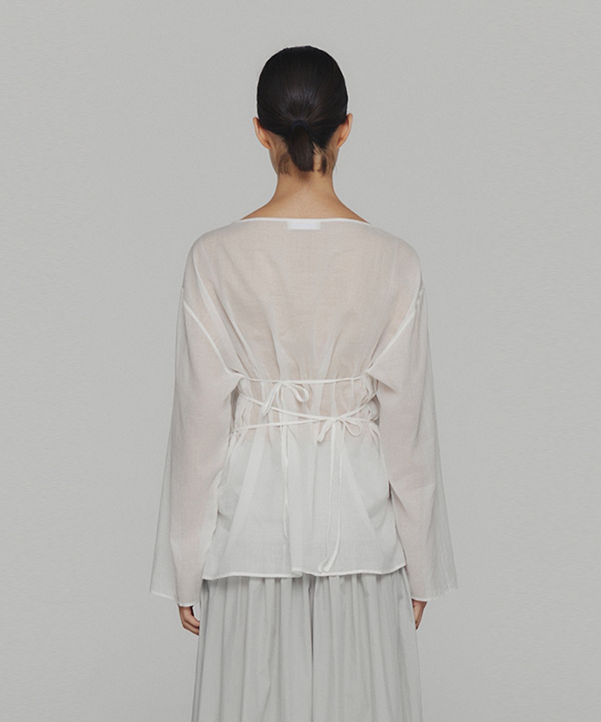 아모멘토(AMOMENTO) SHEER COTTON DRAWSTRING TOP_WHITE