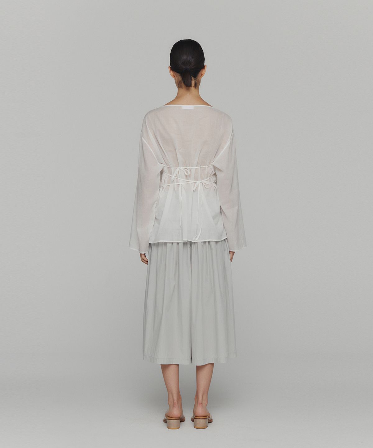 아모멘토(AMOMENTO) SHEER COTTON DRAWSTRING TOP_WHITE