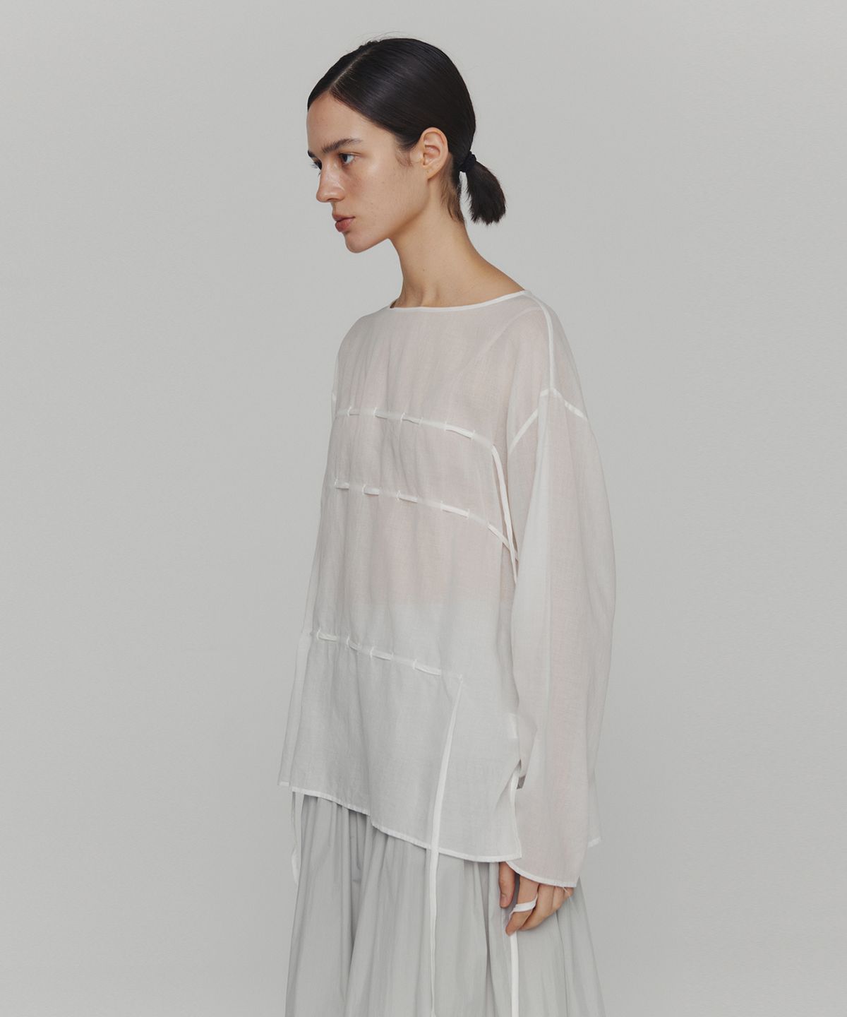 아모멘토(AMOMENTO) SHEER COTTON DRAWSTRING TOP_WHITE