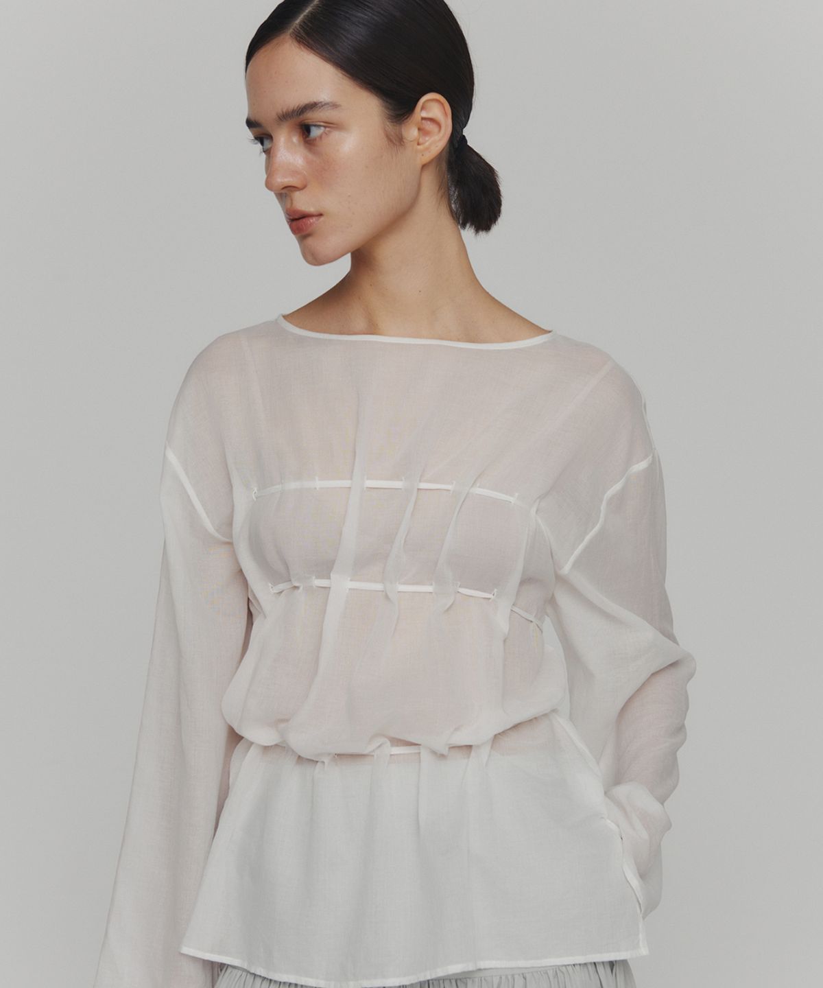 아모멘토(AMOMENTO) SHEER COTTON DRAWSTRING TOP_WHITE