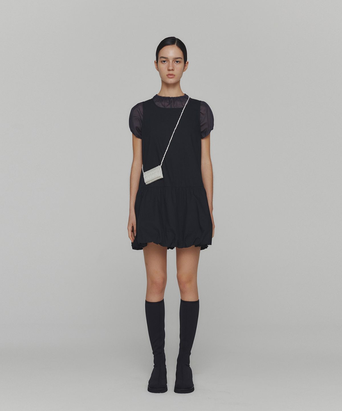아모멘토(AMOMENTO) SHEER VOLUME SHIRRING TOP_NAVY