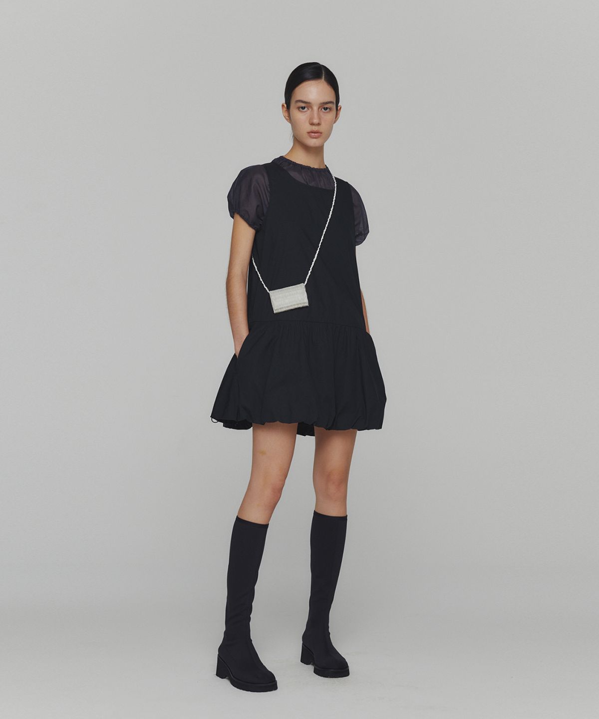 아모멘토(AMOMENTO) SHEER VOLUME SHIRRING TOP_NAVY