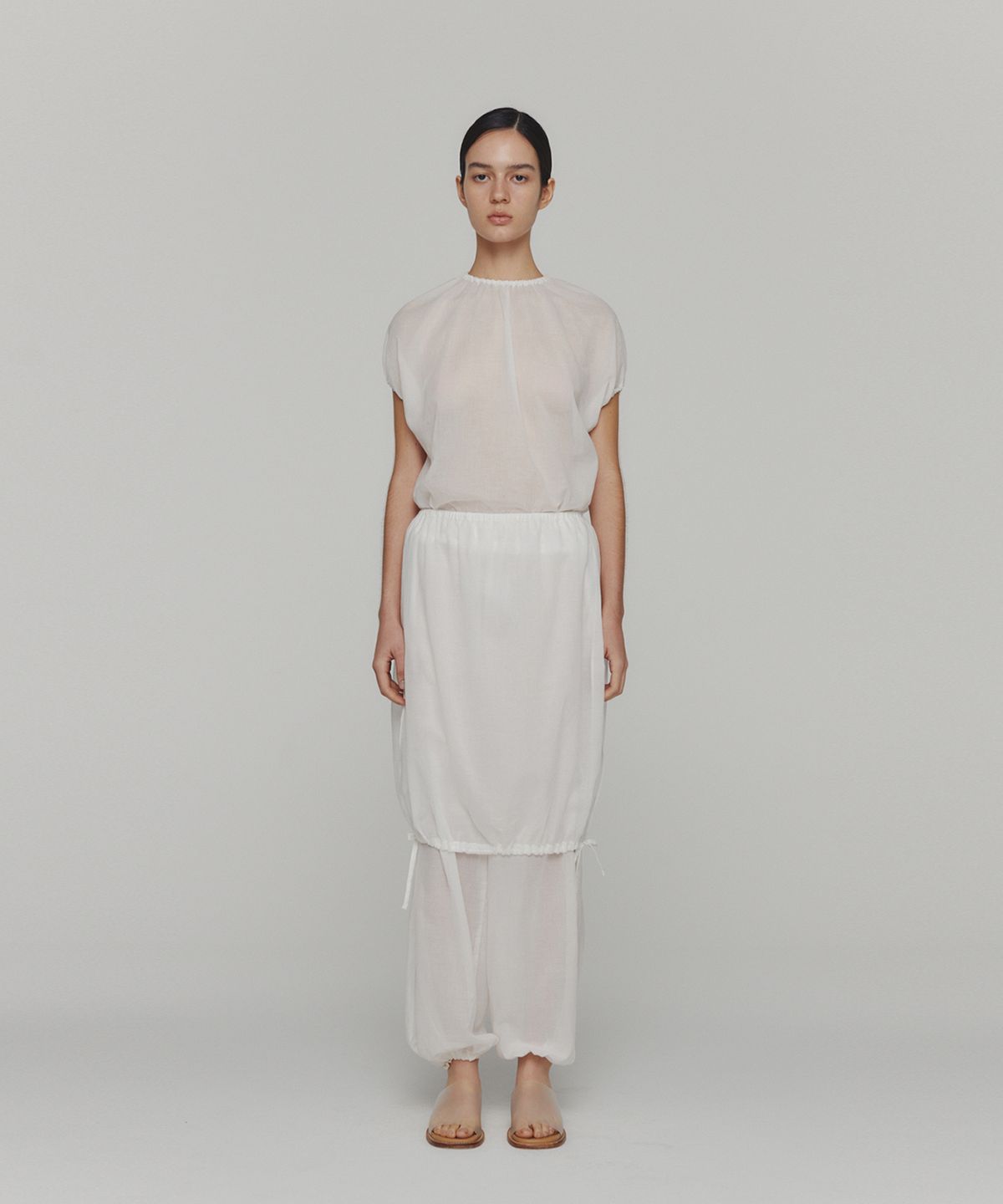 아모멘토(AMOMENTO) SHEER VOLUME SHIRRING TOP_WHITE