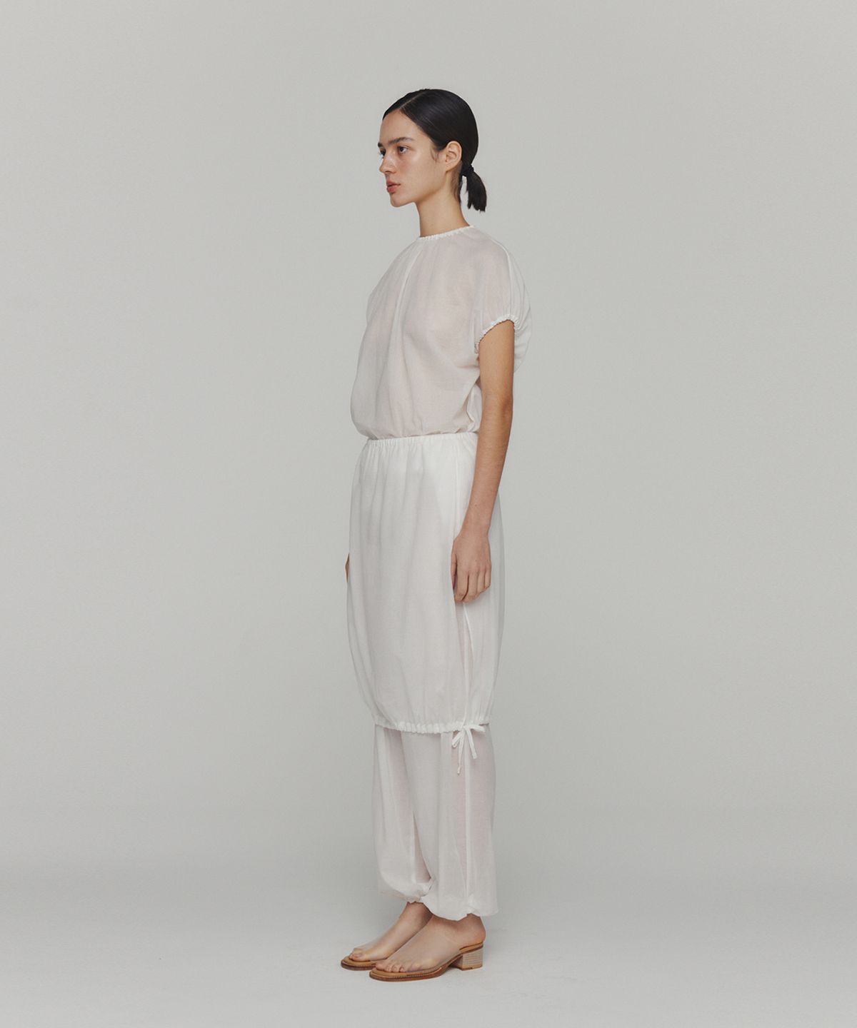 아모멘토(AMOMENTO) SHEER VOLUME SHIRRING TOP_WHITE