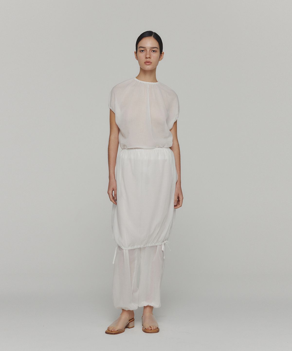 아모멘토(AMOMENTO) SHEER VOLUME SHIRRING TOP_WHITE