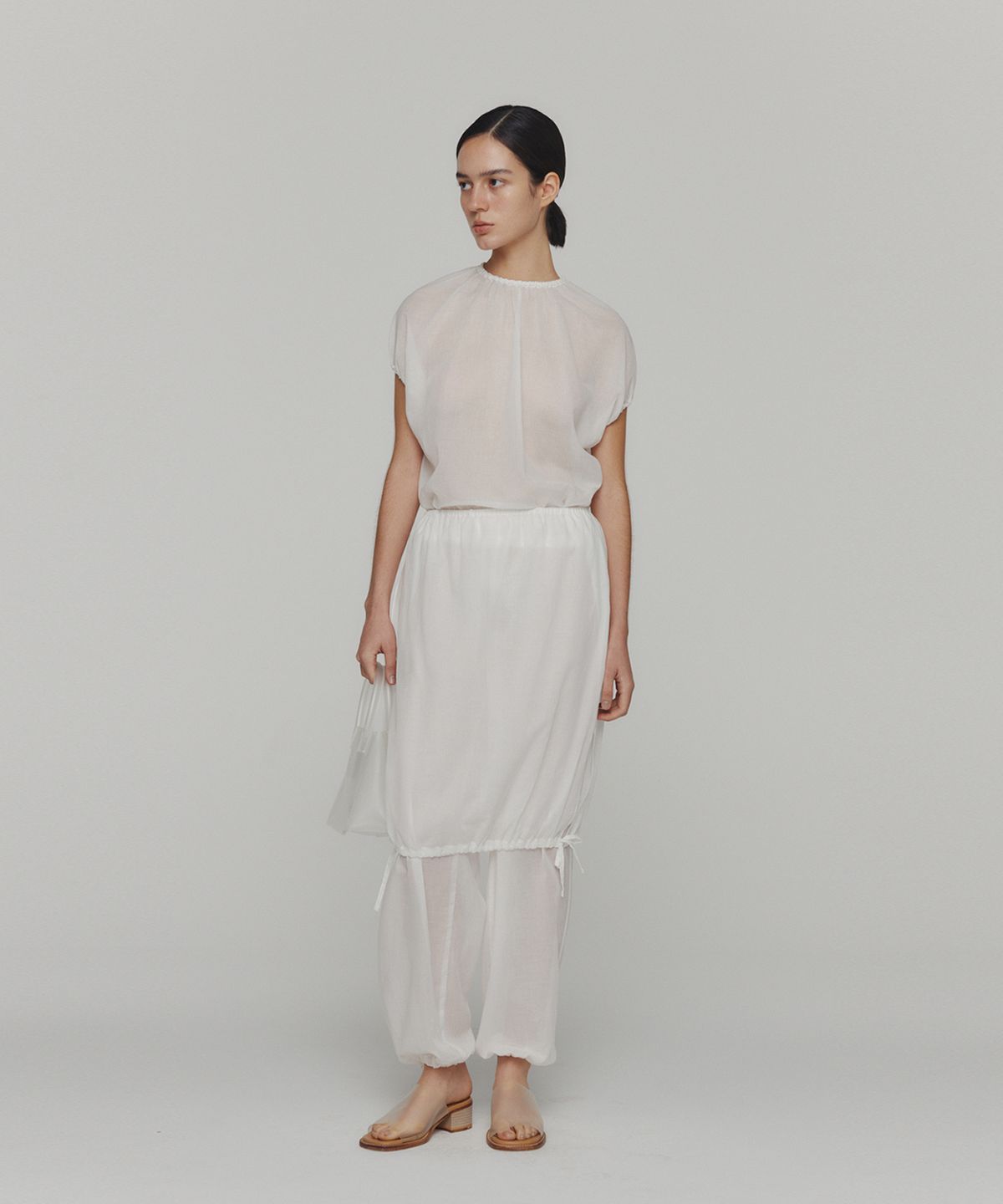 아모멘토(AMOMENTO) SHEER VOLUME SHIRRING TOP_WHITE