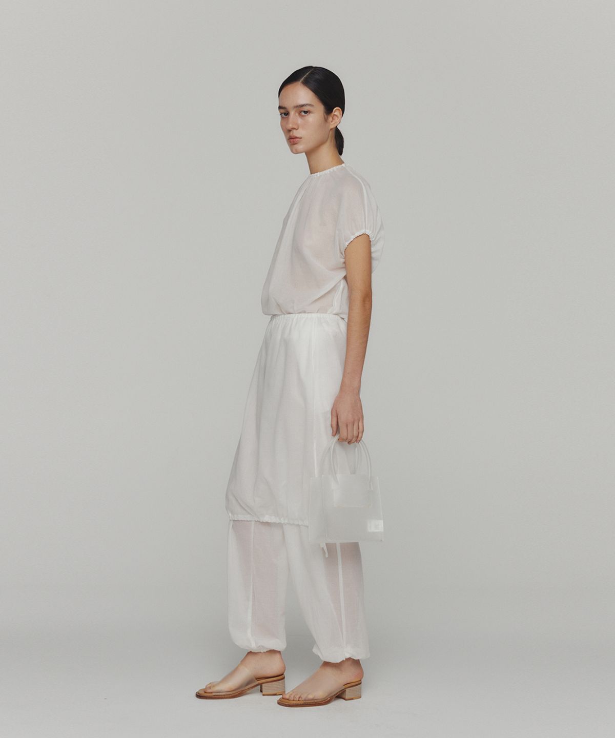 아모멘토(AMOMENTO) SHEER VOLUME SHIRRING TOP_WHITE