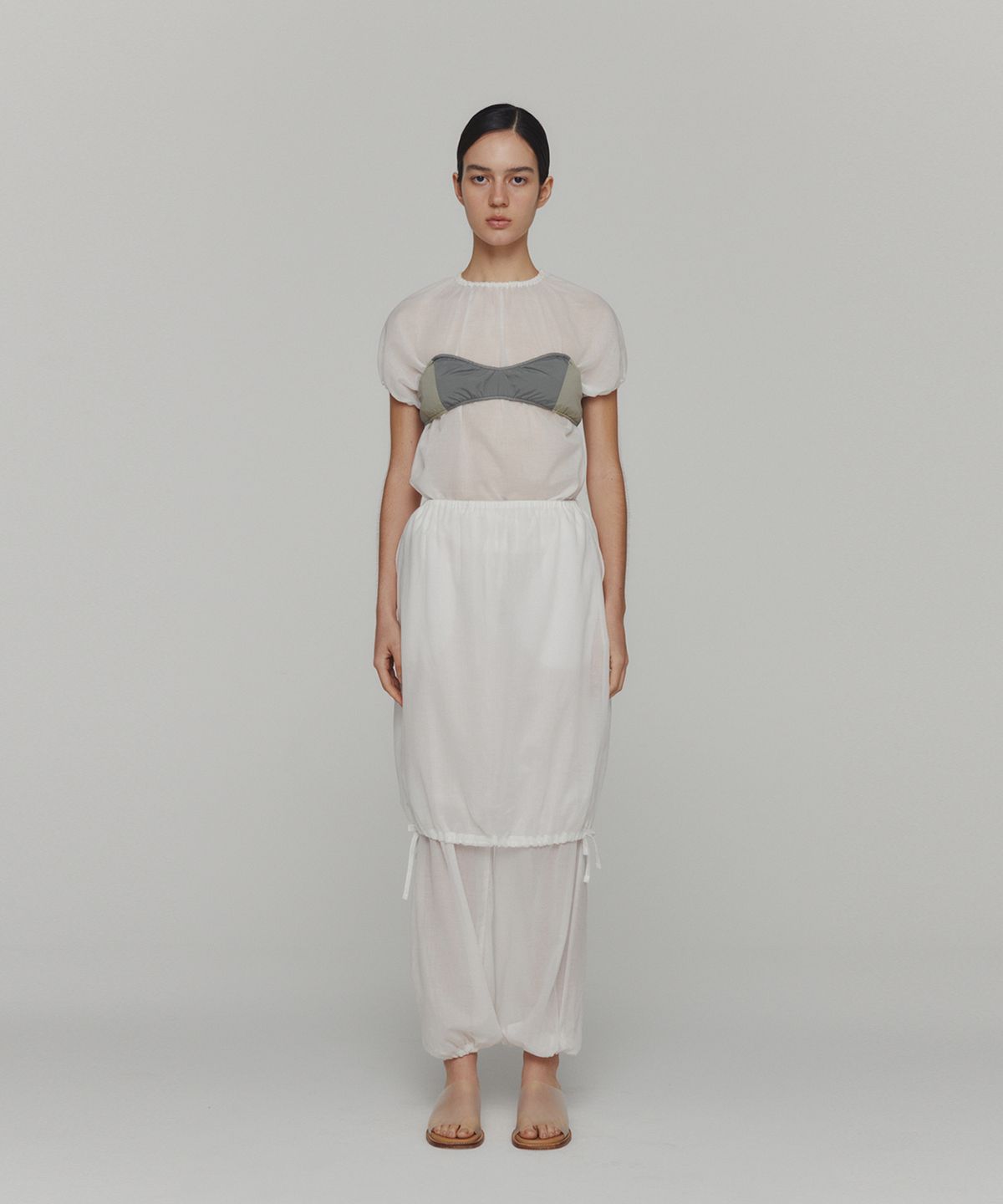아모멘토(AMOMENTO) SHEER VOLUME SHIRRING TOP_WHITE